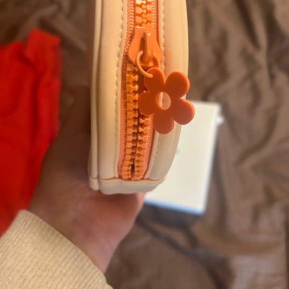 Marc Jacobs Daisy Blush Pink Cosmetic Pouch - Picture 4 of 9